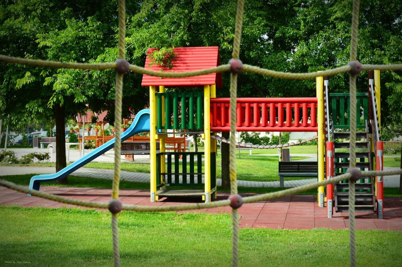 Tisia Hotel & Spa Tiszaujvaros Luaran gambar