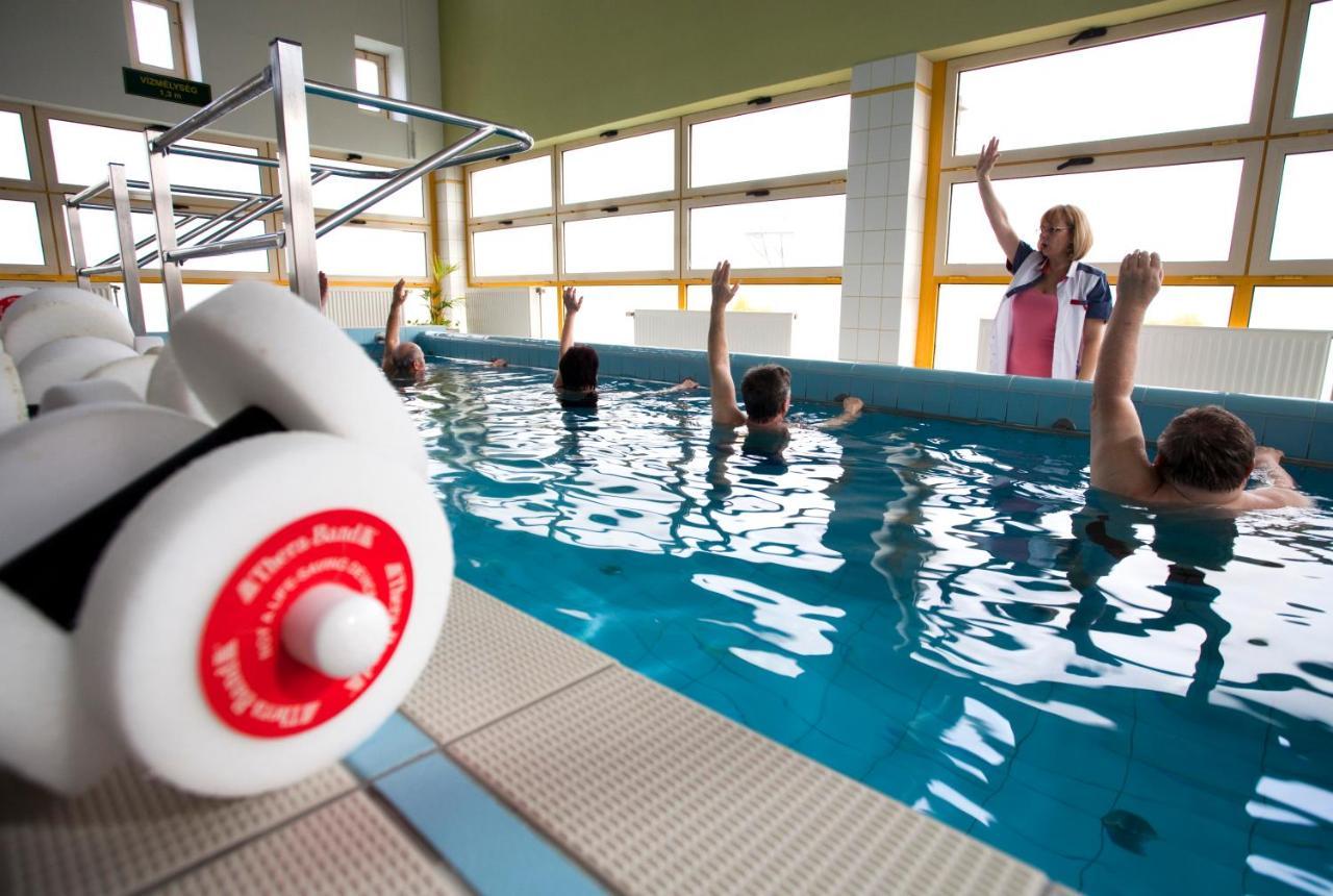 Tisia Hotel & Spa Tiszaujvaros Luaran gambar