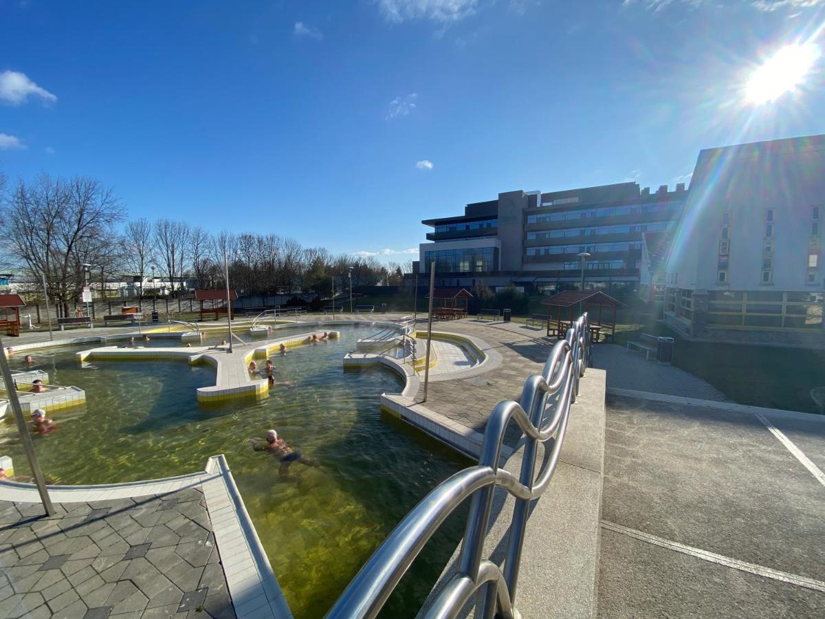 Tisia Hotel & Spa Tiszaujvaros Luaran gambar