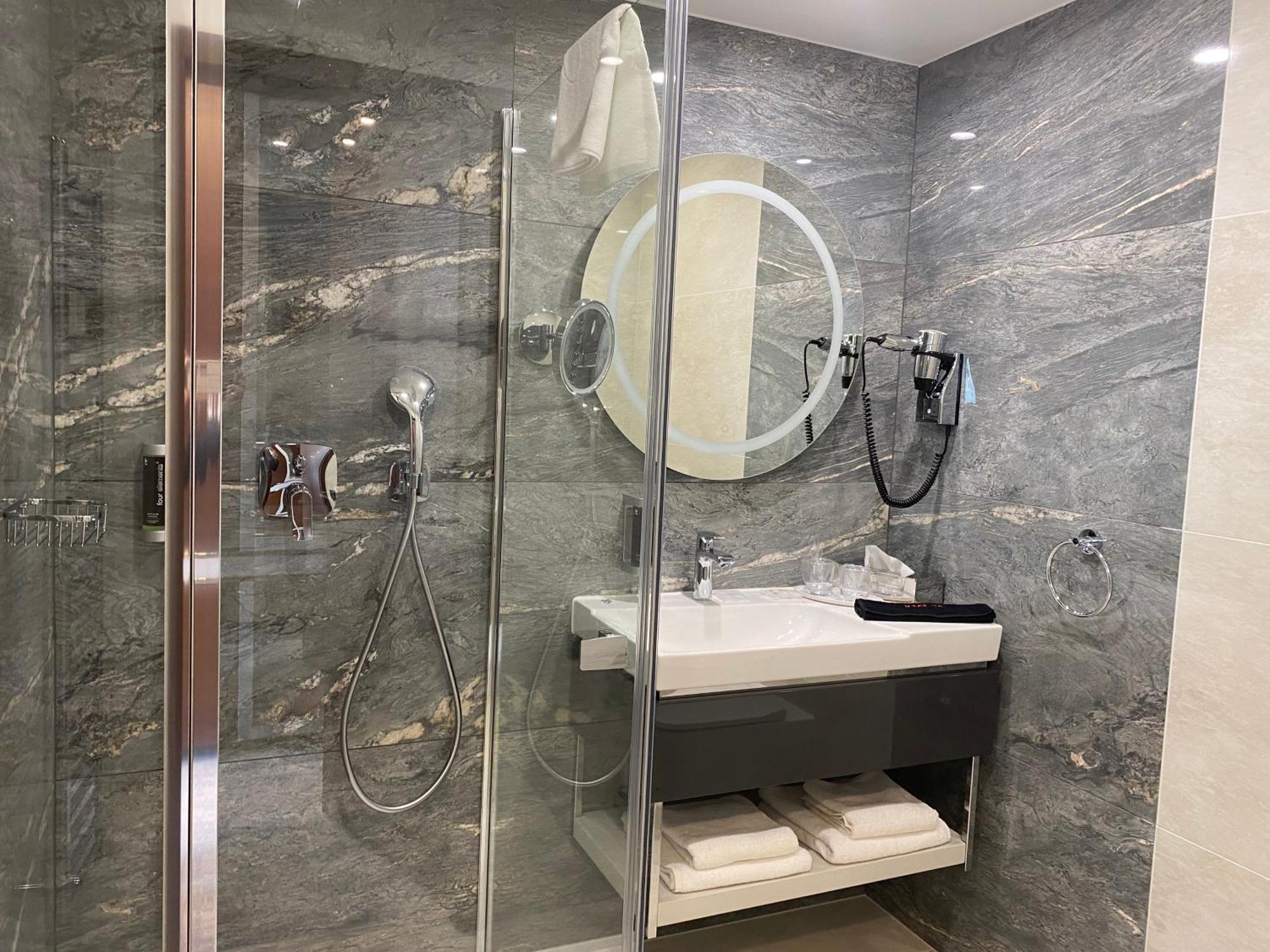 Tisia Hotel & Spa Tiszaujvaros Luaran gambar