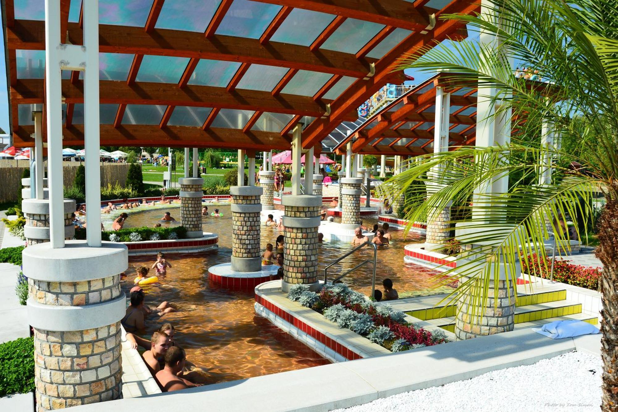Tisia Hotel & Spa Tiszaujvaros Luaran gambar
