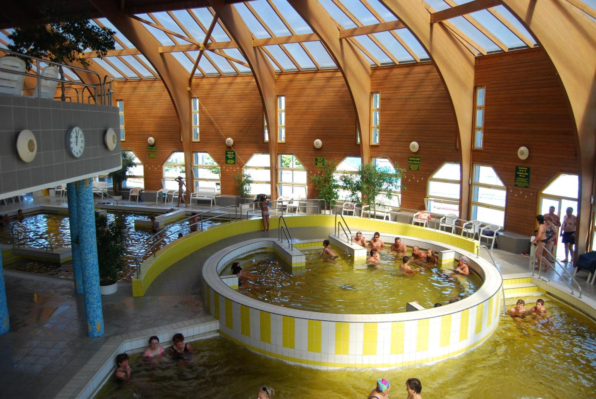 Tisia Hotel & Spa Tiszaujvaros Luaran gambar