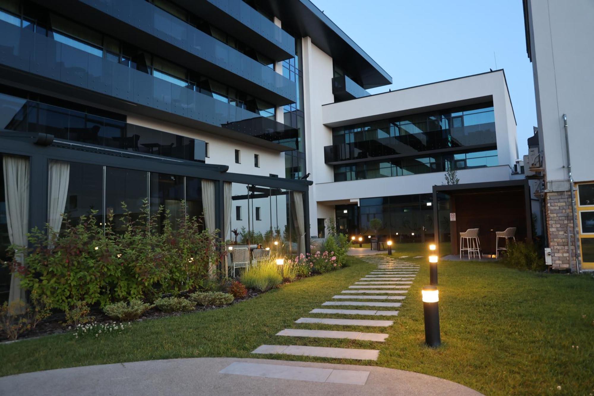 Tisia Hotel & Spa Tiszaujvaros Luaran gambar