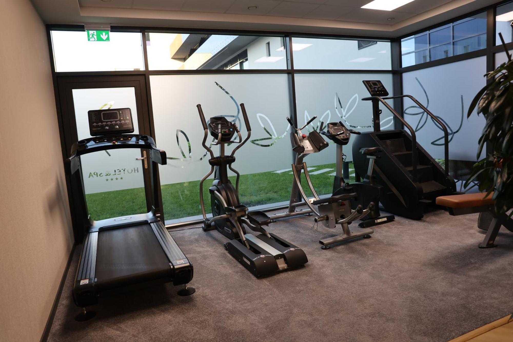 Tisia Hotel & Spa Tiszaujvaros Luaran gambar