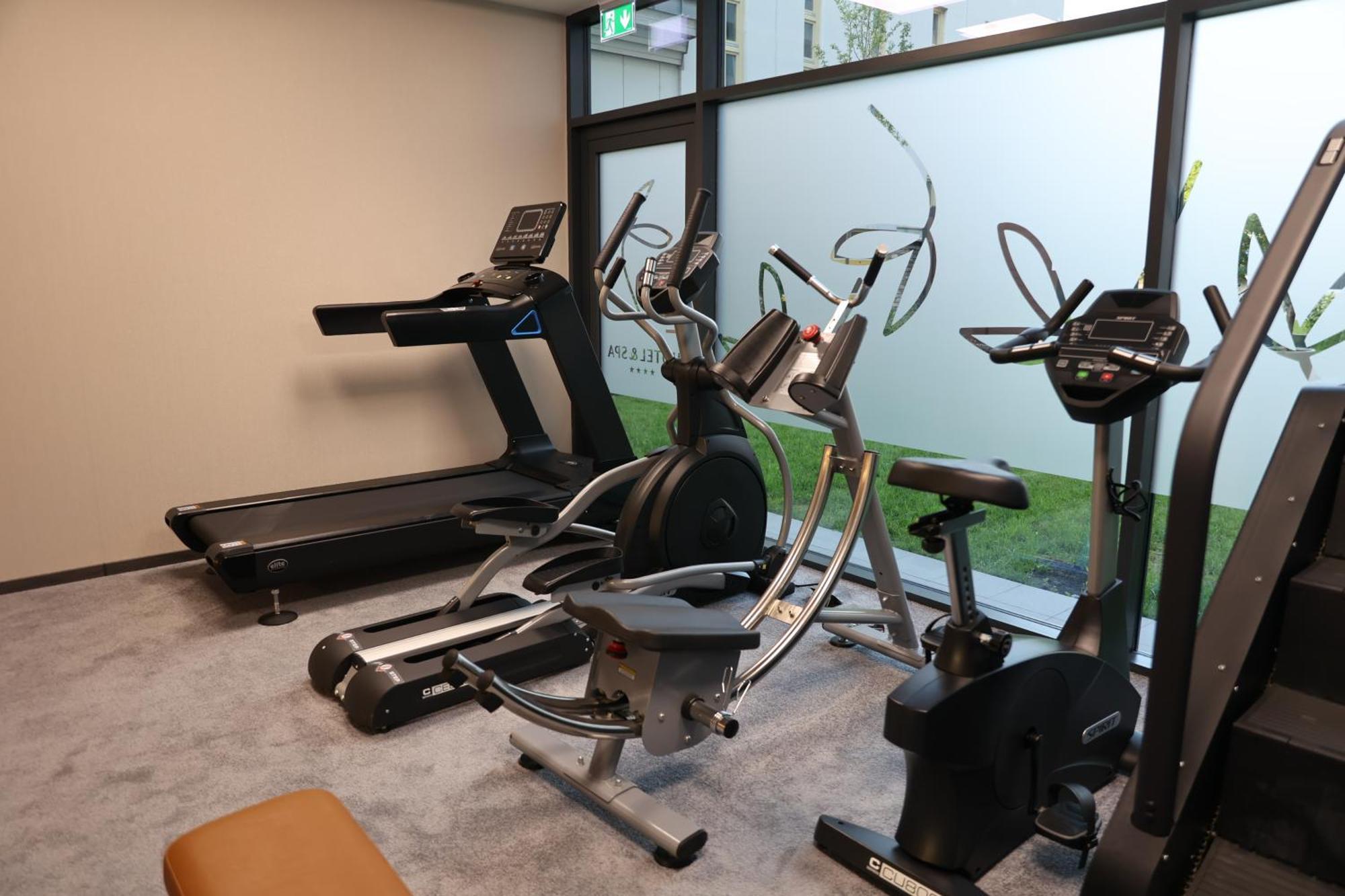 Tisia Hotel & Spa Tiszaujvaros Luaran gambar