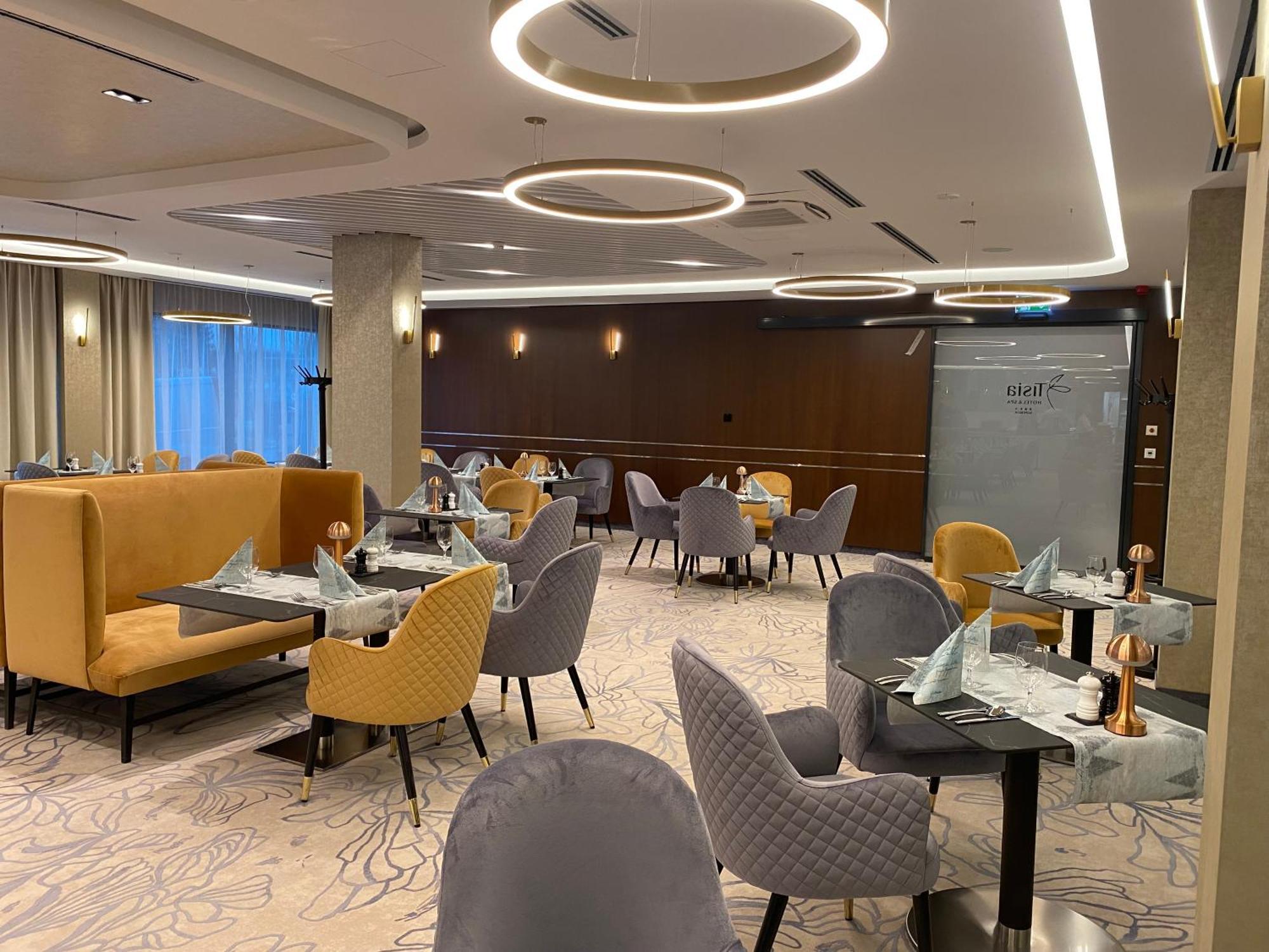 Tisia Hotel & Spa Tiszaujvaros Luaran gambar
