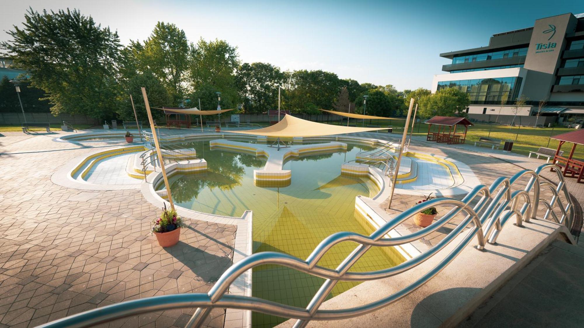 Tisia Hotel & Spa Tiszaujvaros Luaran gambar